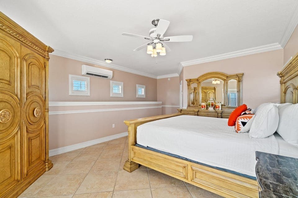 3rd Floor Loft With King Bed and Bathroom