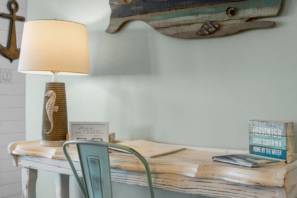 Writing desk/entry table.