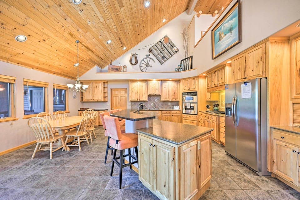 Kitchen/Dining Area | Fully Equipped | Cooking Basics | 1st Floor