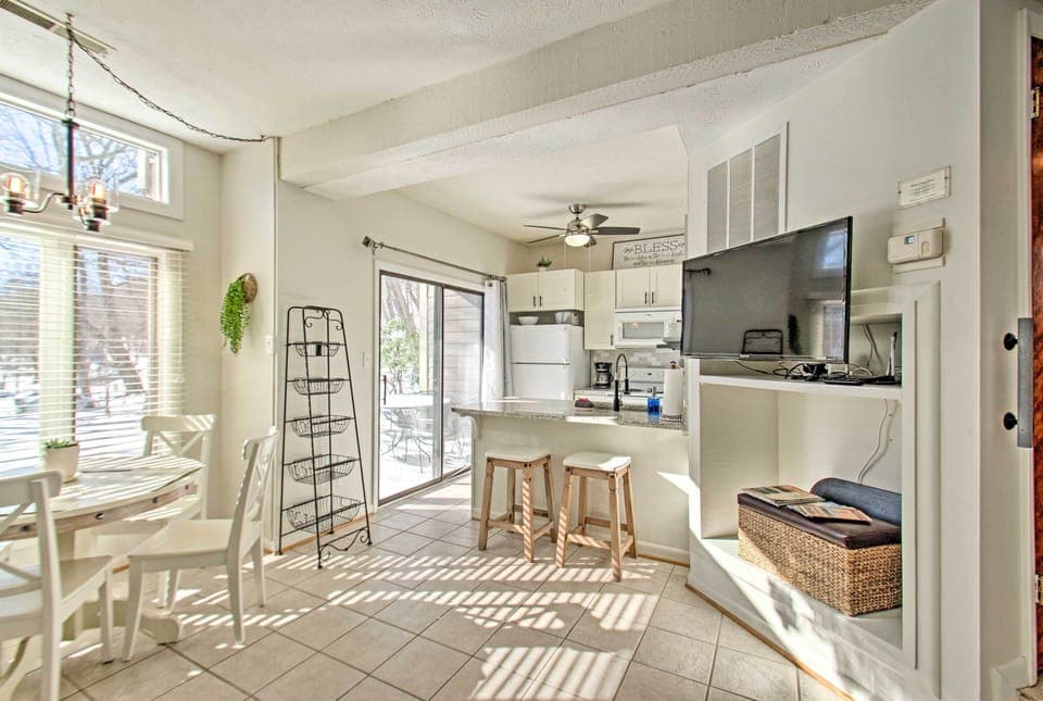 Living Room | Washer & Dryer