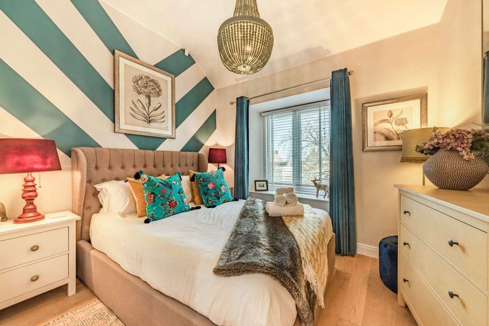 The Chapel Double Bedroom - StayCotswold