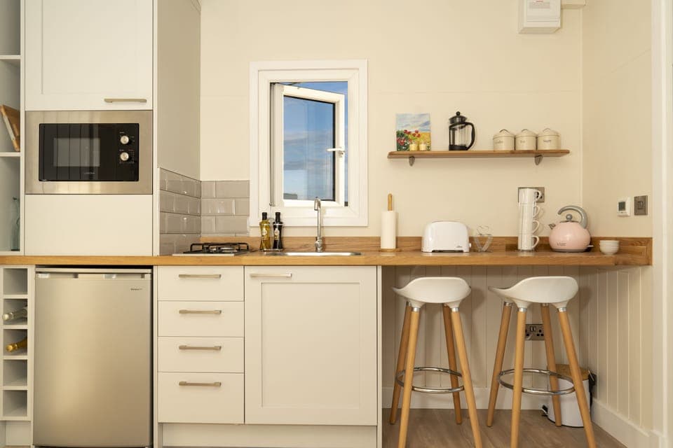 A compact kitchen with everything you will need. Gas hobs and microwave oven