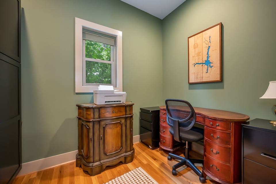 Office Space & Printer for those on a Work-ation.