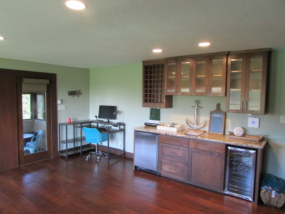 Desk includes a USB-C hub connected to the 27" monitor, mouse, keyboard, camera