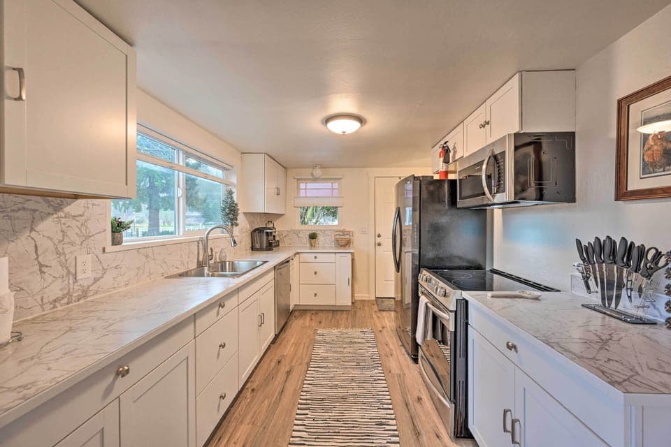 Kitchen | Main Floor | Fully Equipped