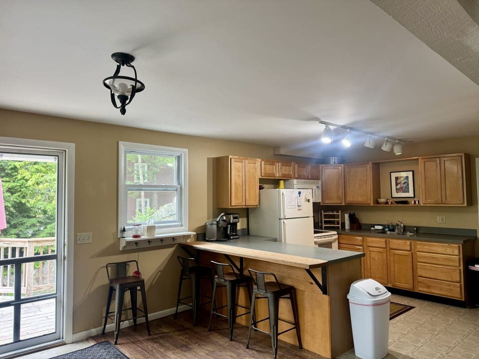 Kitchen and main entrance