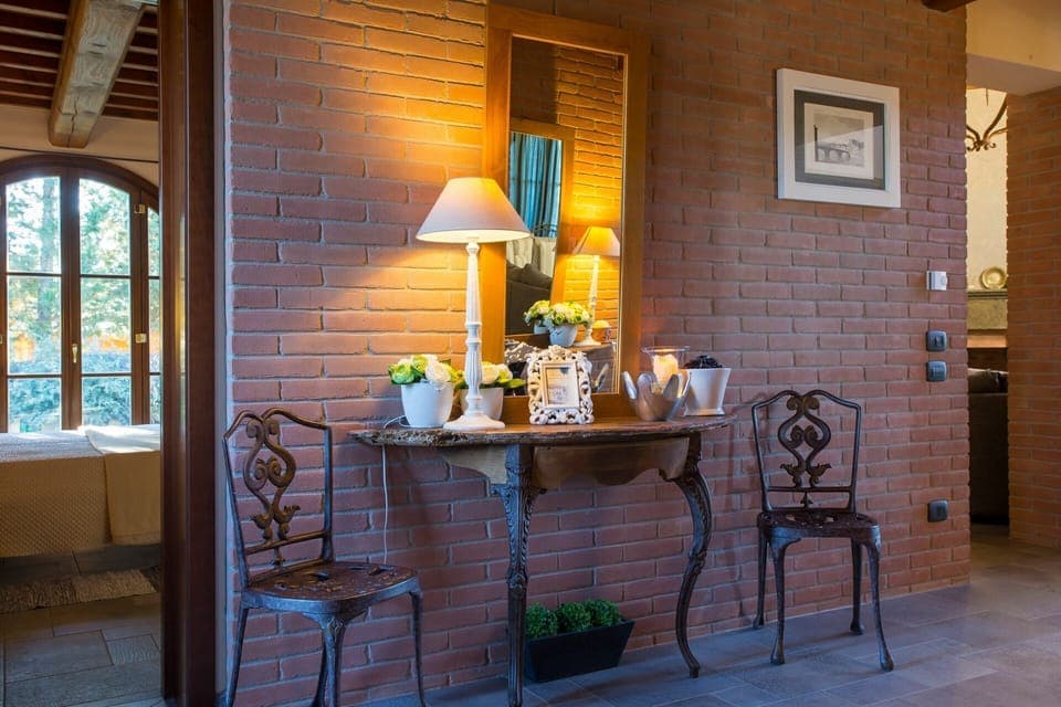 Table, Property, Furniture, Plant, Chair, Building, Picture Frame, Window, Wood, Interior Design