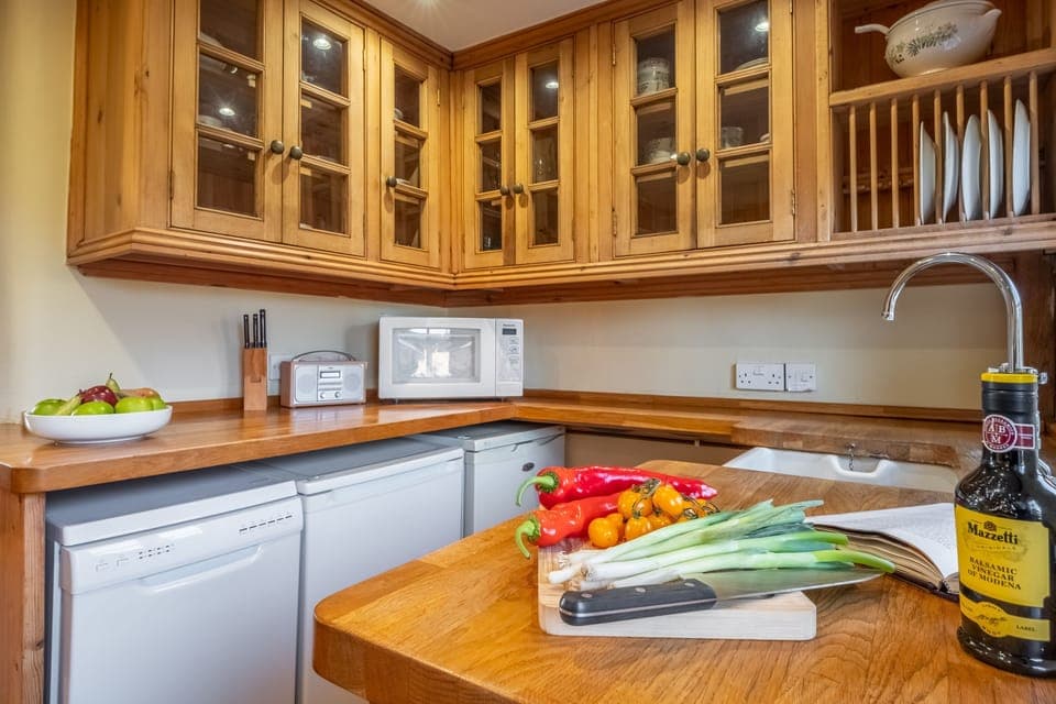 Ground floor: Well-equipped country kitchen