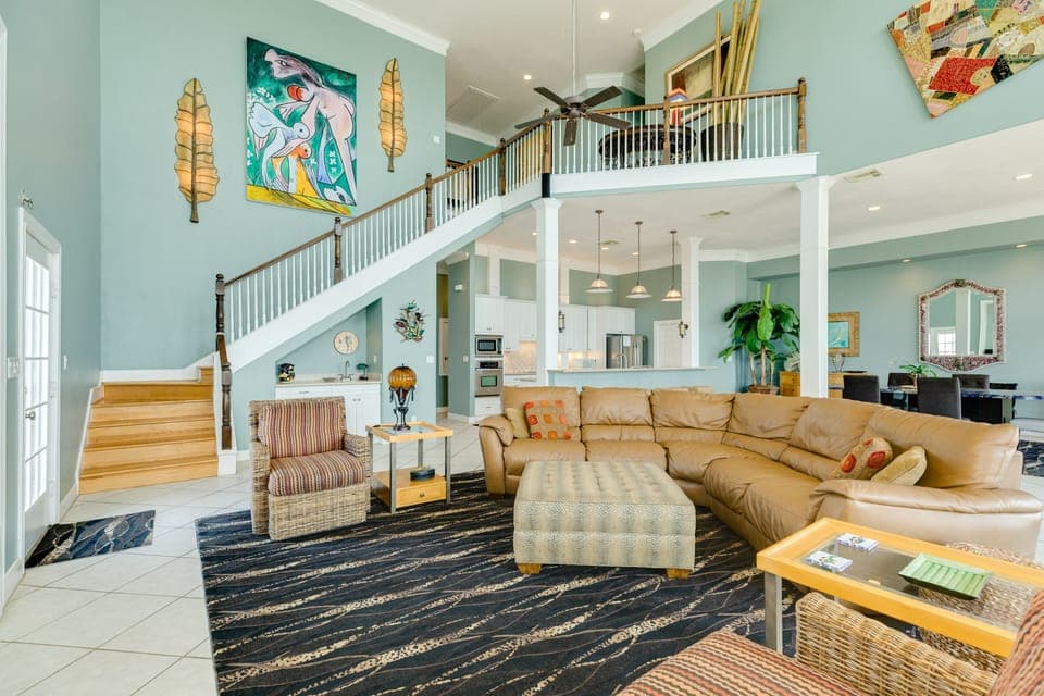 Open living area with plenty of seating