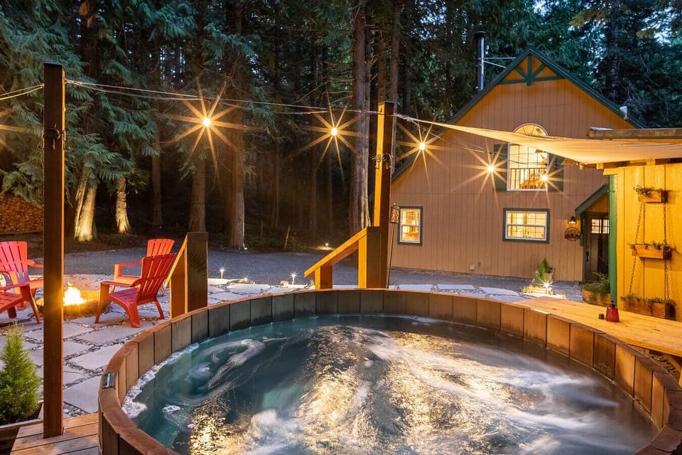 Outdoor spa tub