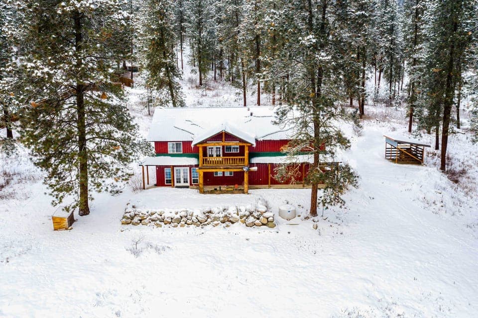 Kettle Falls Vacation Rental | 4BR | 2.5BA | Stairs Required | 2,500 Sq Ft