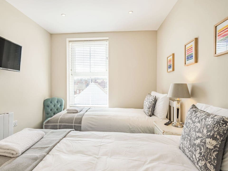 Twin bedroom | The Roost - Above No. 1 Cromer Apartments, Cromer