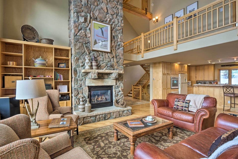 Living Room | Gas Fireplace