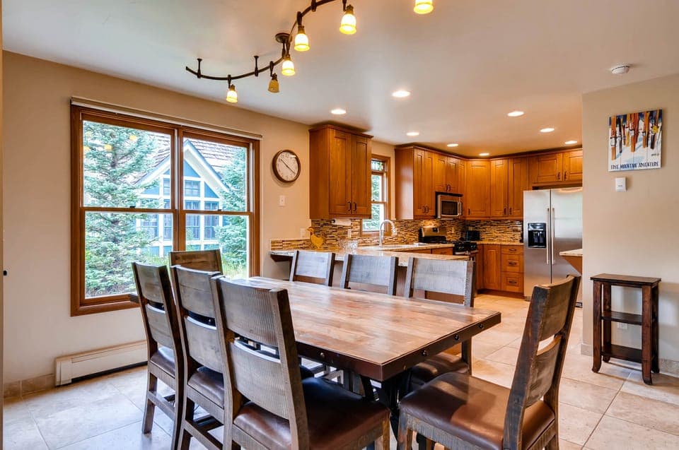 Ravens Bungalow_dining area