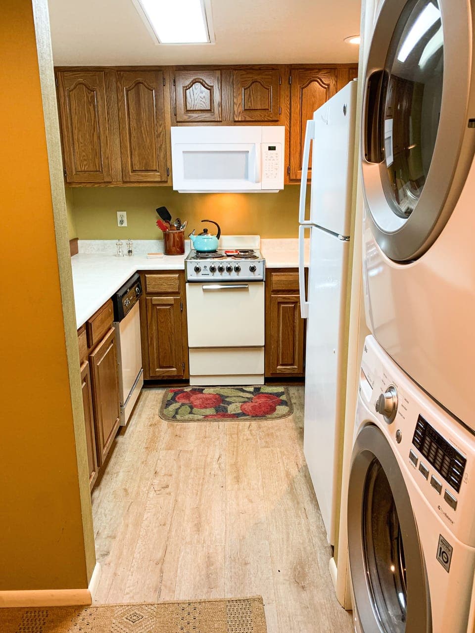 Full kitchen