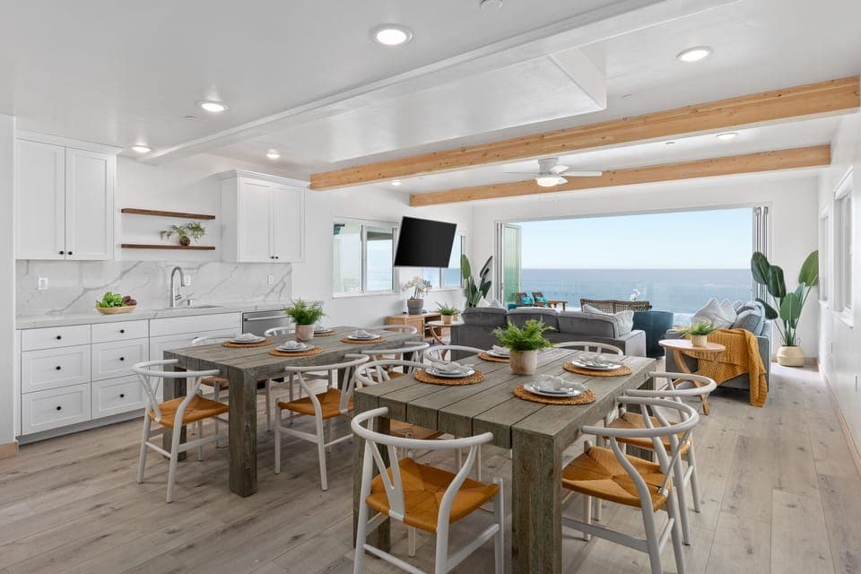 Spacious Dining with a Fantastic View