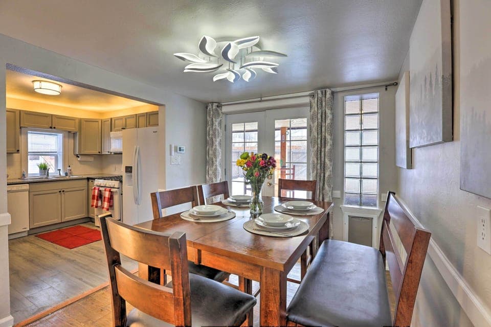 Dining Area | Central A/C & Heating | Free WiFi