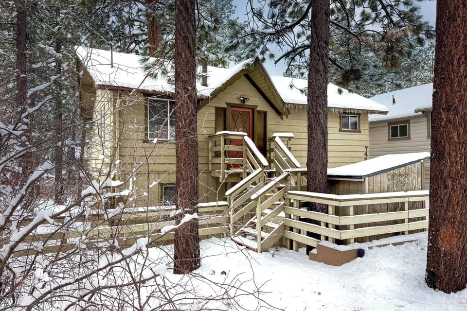 Big Bear Vacation Rental | 2BR | 1.5BA | 1,250 Sq Ft | Stairs Required