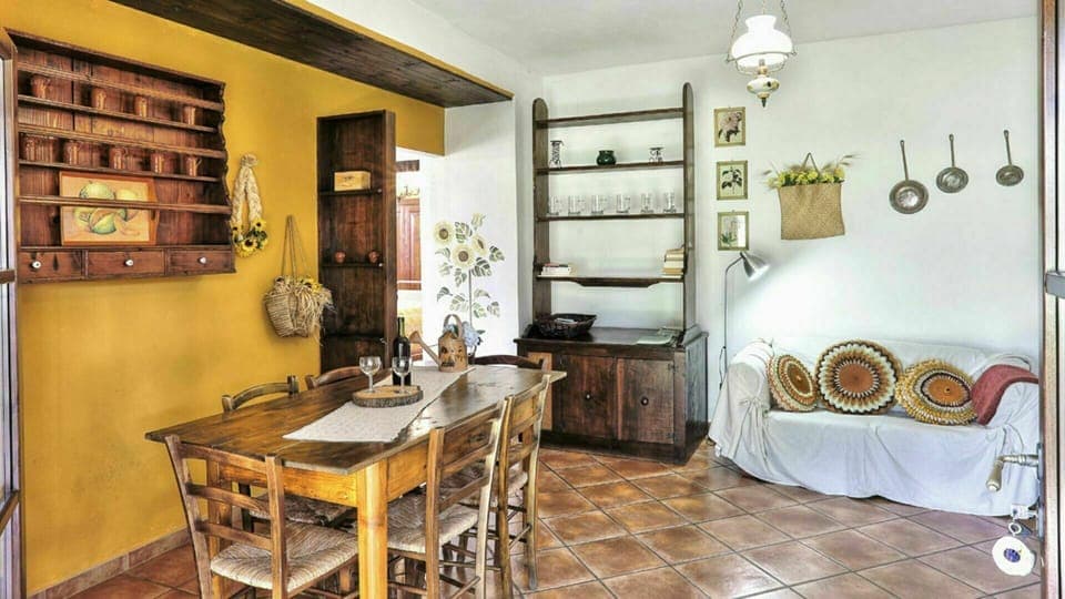 Cabinetry, Table, Property, Furniture, Plant, Picture Frame, Countertop, Interior Design, Wood, Chair