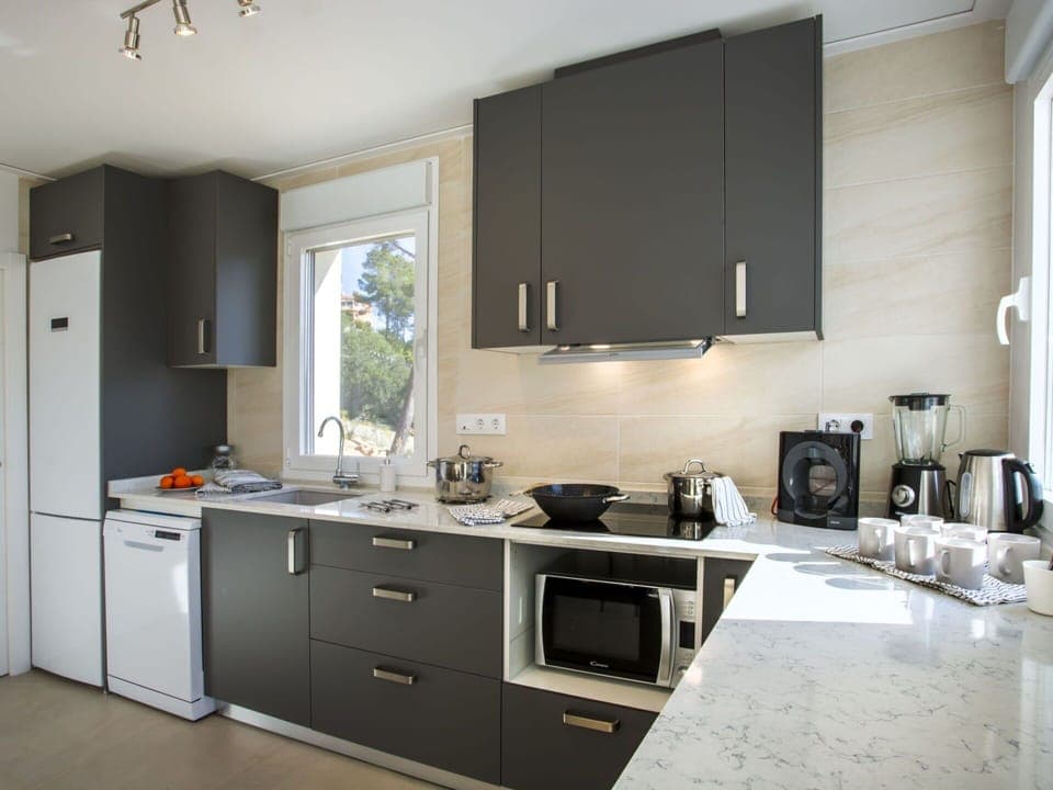 Cabinetry, Countertop, Property, Furniture, Building, Kitchen, Kitchen Stove, Drawer, Wood, Interior Design