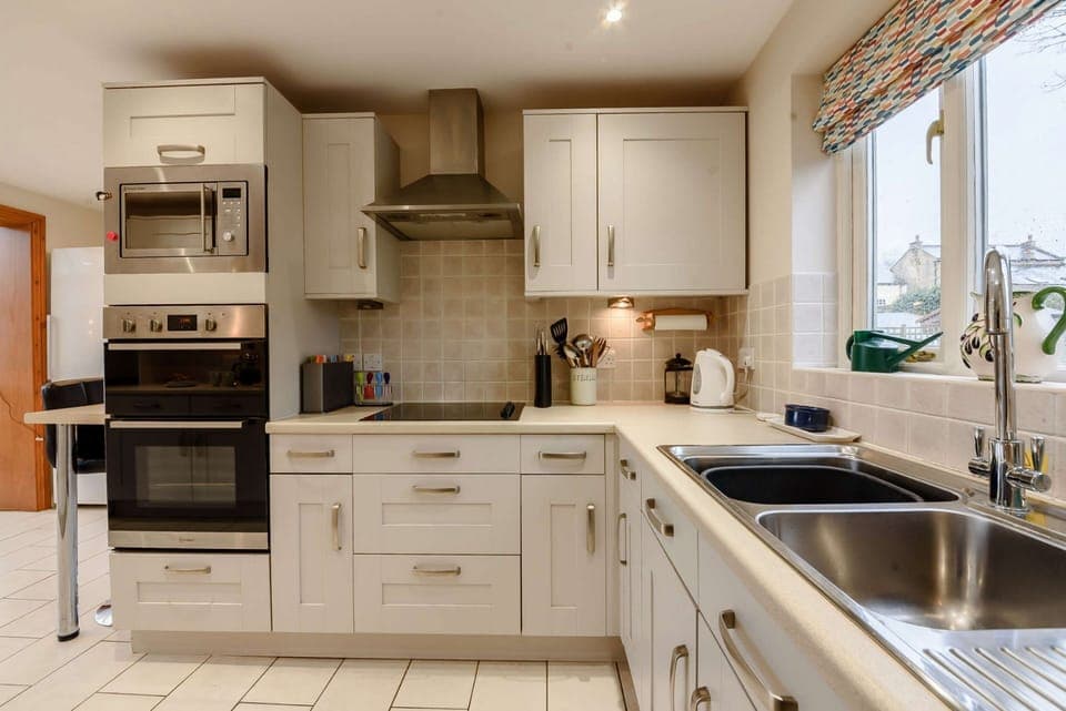 Landgate House Kitchen - StayCotswold