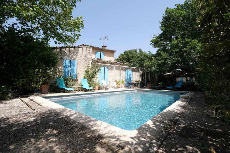 OPPÈDE holiday rental, comfortable house for rent with terrace for 6 people. Online reservation with Plaisirs & Maisons de Provence
