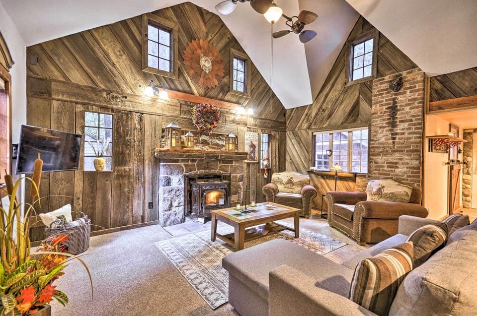 Rhododendron Vacation Rental | 3BR | 1BA | 1,500 Sq Ft | 2 Small Steps to Enter