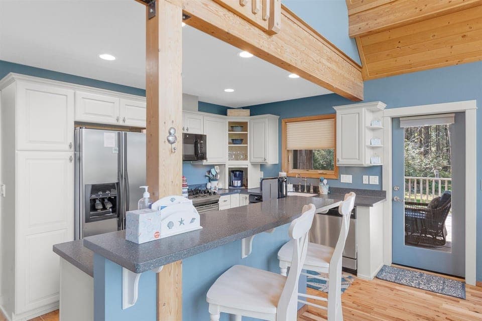 Fully stocked kitchen for all your cooking needs