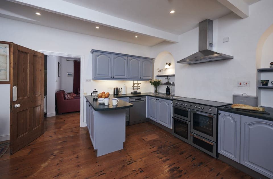 well equipped kitchen with dishwasher