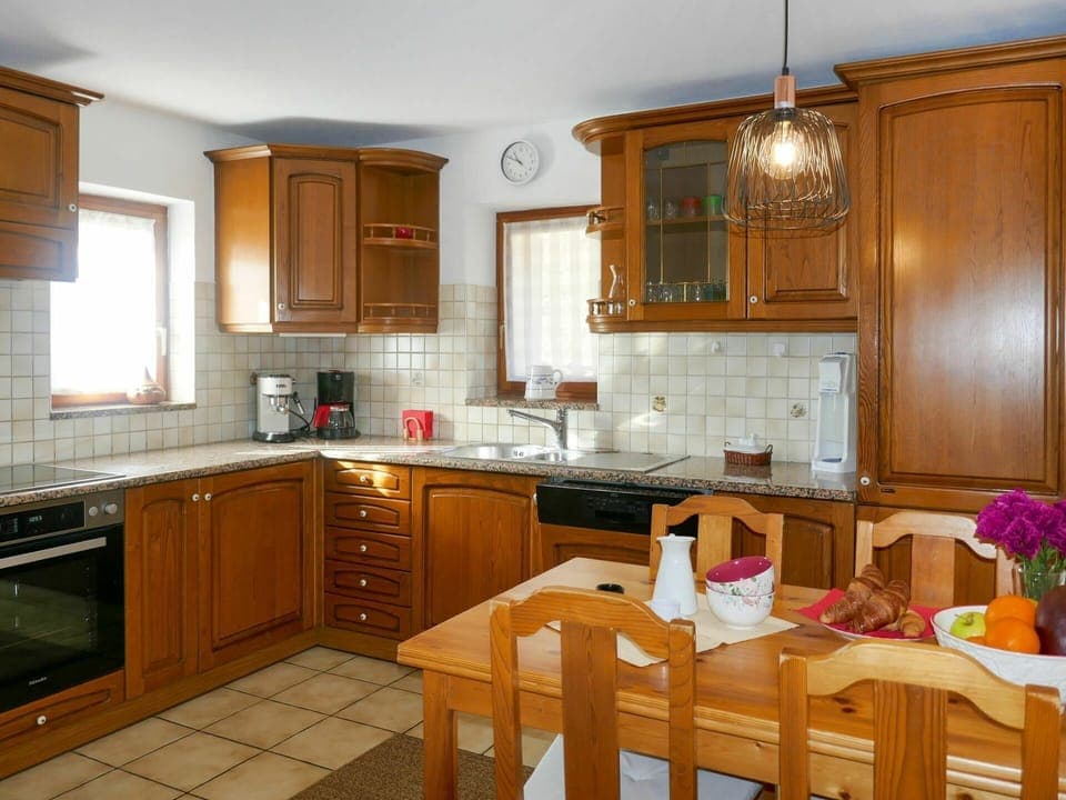 Cabinetry, Countertop, Kitchen Sink, Property, Window, Tap, Sink, Building, Kitchen, Wood