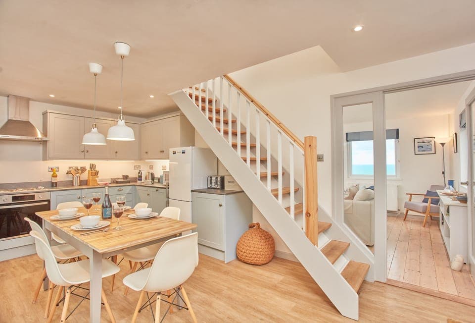 3 Overcliff, Port Isaac. Ground floor: Kitchen, gather round for a home cooked meal