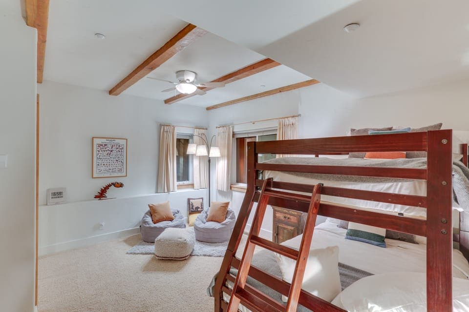 Bedroom 4 | Twin/Full Bunk Bed