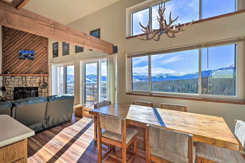 Dining Room | Dishware/Flatware Provided