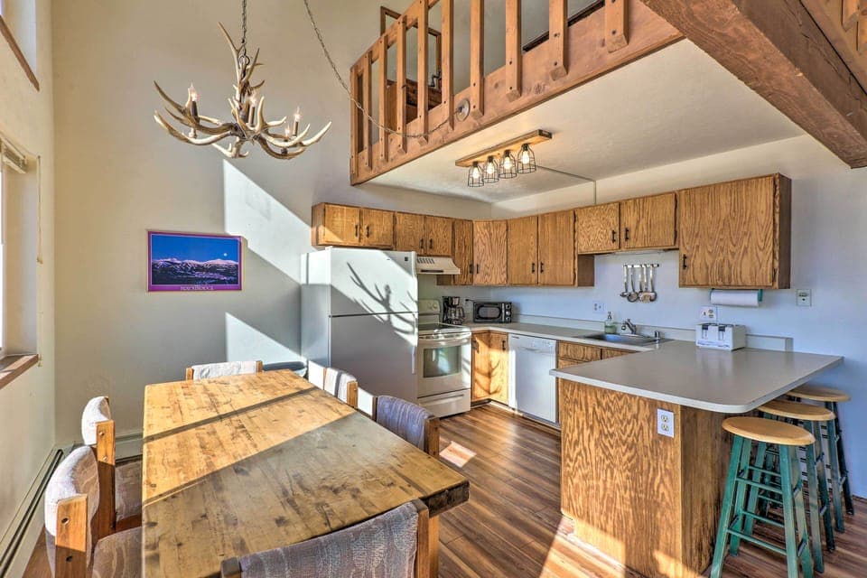 Dining Room | Breakfast Bar