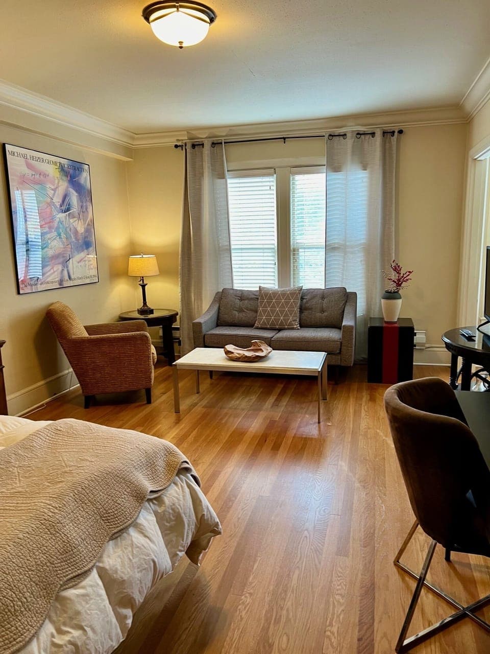 Huge living room/sleeping space 