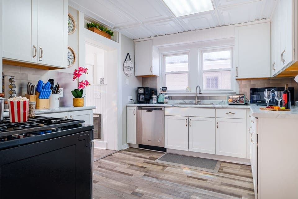 Spacious fully stocked kitchen to cook a homemade meal