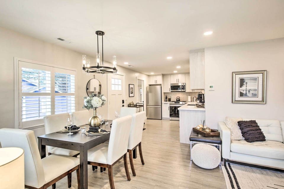 Lincoln City Vacation Rental | 3BR | 1.5BA | 1,056 Sq Ft | 3 Steps Required