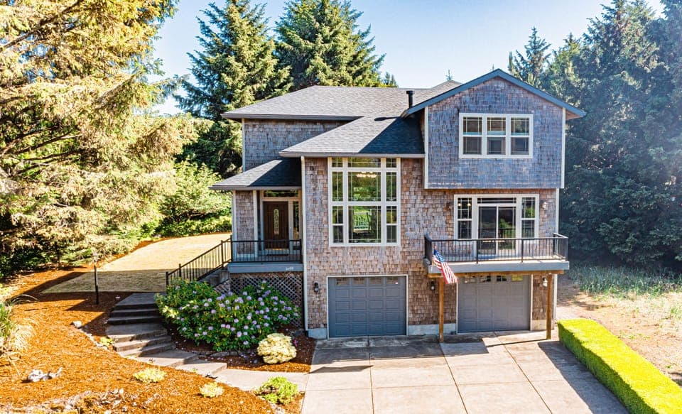 Dune Crest Beach House radiates charm & comfort! Lifetime memories made here!