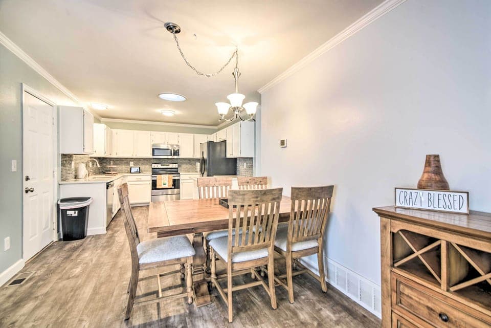 Dining Area | Dishware & Flatware Provided
