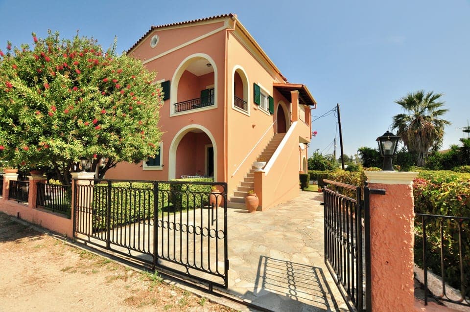 Welcome to this 4 apartment complex 450m from Acharavi beach and resort center