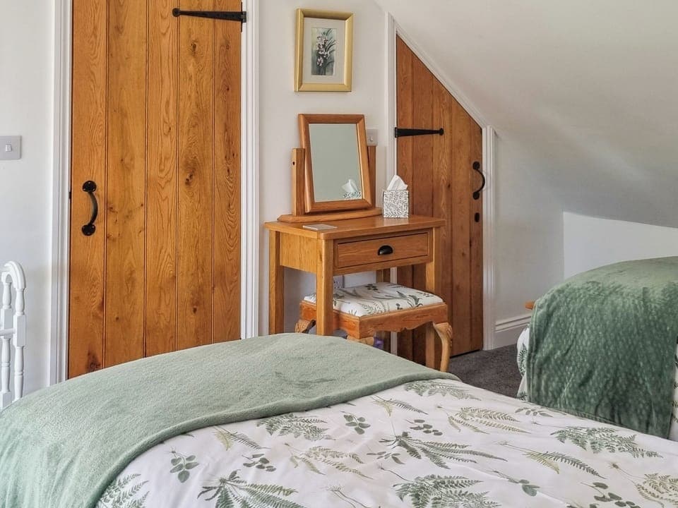 Twin bedroom | 1 Beacon Cottage, Beacon Cottage