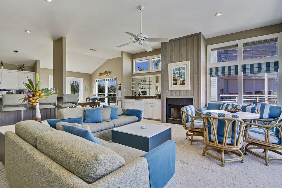 Pure Beauty - Rich decor paired with a harmonious color palette makes the living area the perfect space to plan out your day while enjoying much-needed family bonding time.