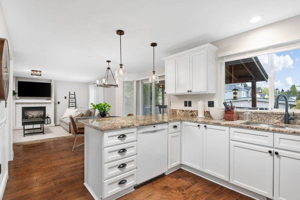 Cook delicious meals for breakfast, lunch, and dinner in this fully equipped kitchen. We suggest grabbing some ingredients from a local farm.