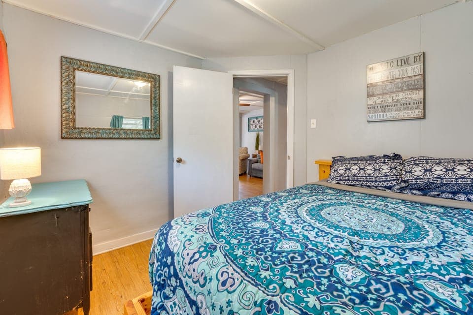 Bedroom 2 | Queen Bed