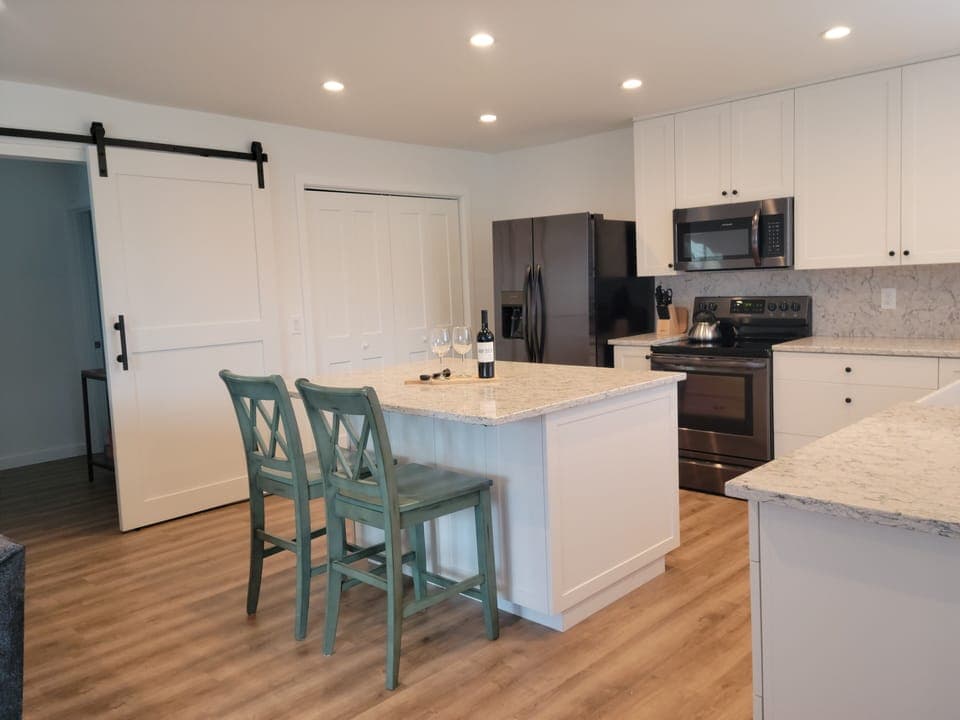 Open floor plan kitchen area.  Full size refrigerator with ice and water.