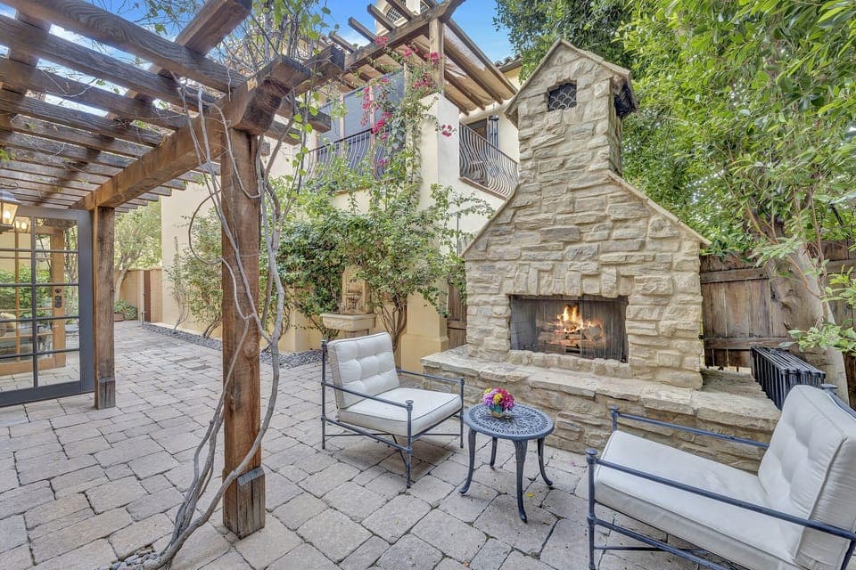 K0102 - Patio area with Fireplace