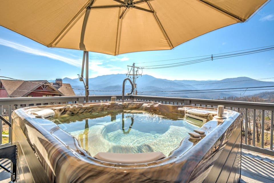 Outdoor spa tub