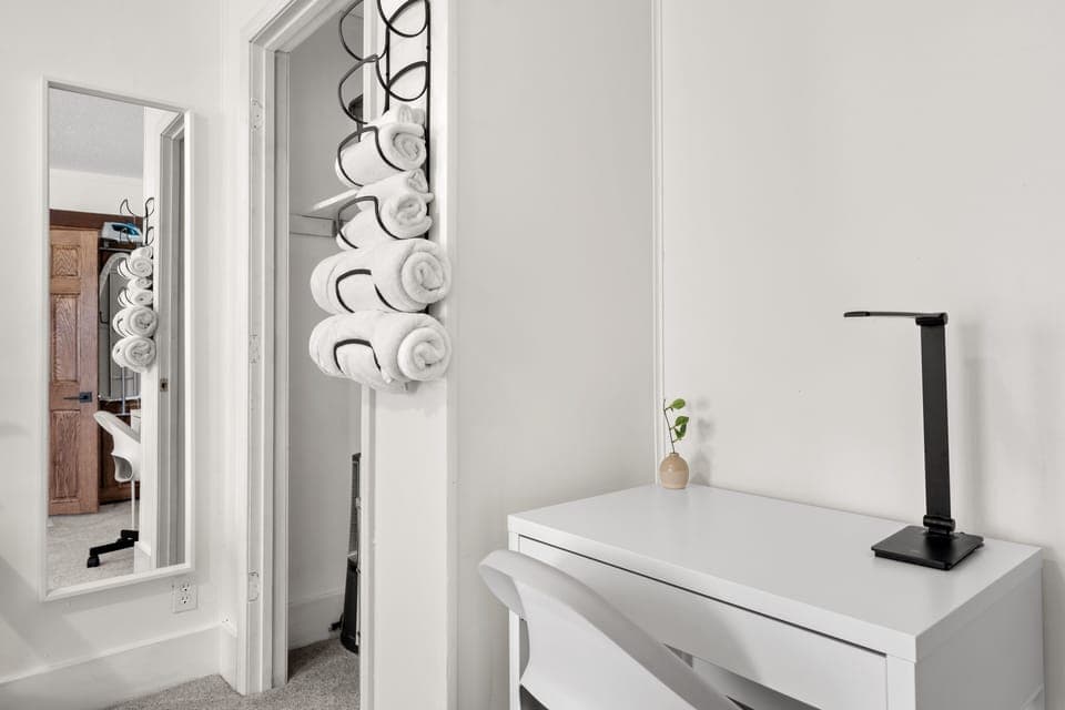 With a desk in each room, you and your companions have privacy as you get work ✅