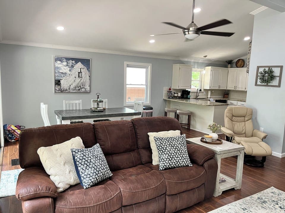 Open spacious floor plan for families and friends 