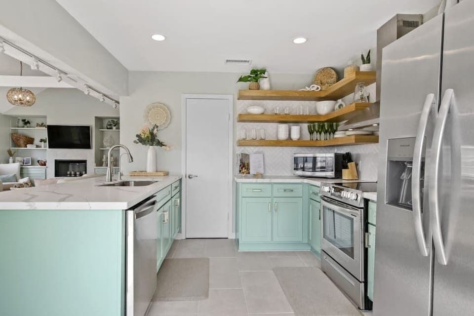 The kitchen comes equipped with everything guests will need for an incredibly comfortable stay in Galveston! Beautiful kitchen with wood cabinets, breakfast bar, granite countertops, lots of space, and fantastic appliances.